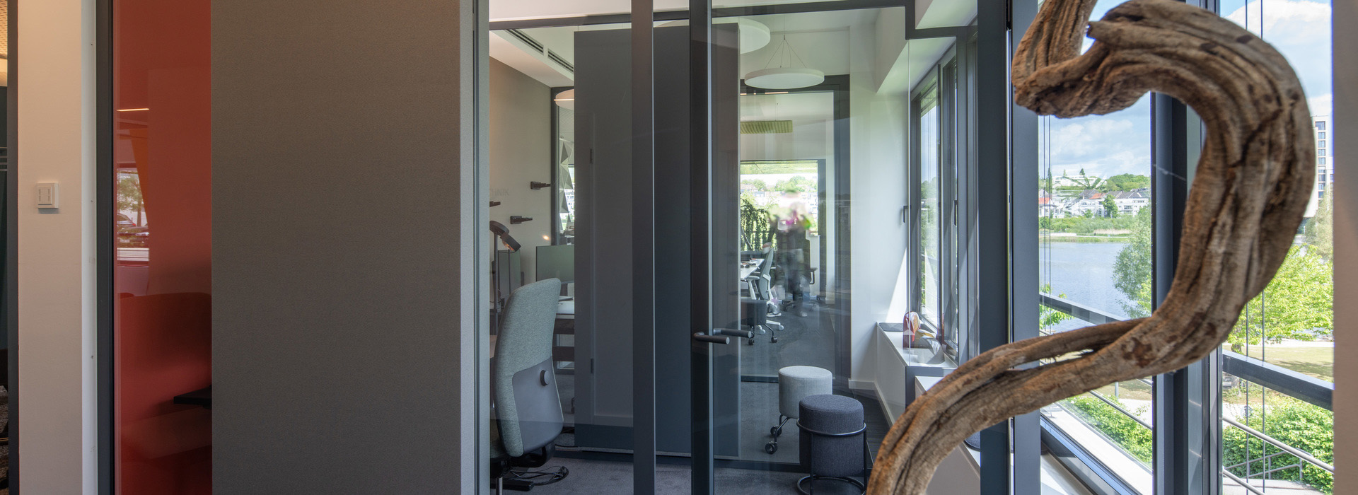 Reduktion in Form und Funktion - Showroom für Beck Objekteinrichtungen